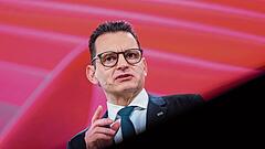 Der Kleinaktionär, der DeutschlandsHauptversammlungen aufmischt