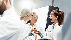 Biontech halbiert Verlust