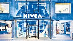Beiersdorf hängt die Konkurrenz ab