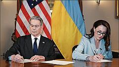 Ukraine und USA unterzeichnen Rohstoffdeal