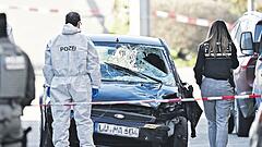 Auto in Menschenmenge gefahren