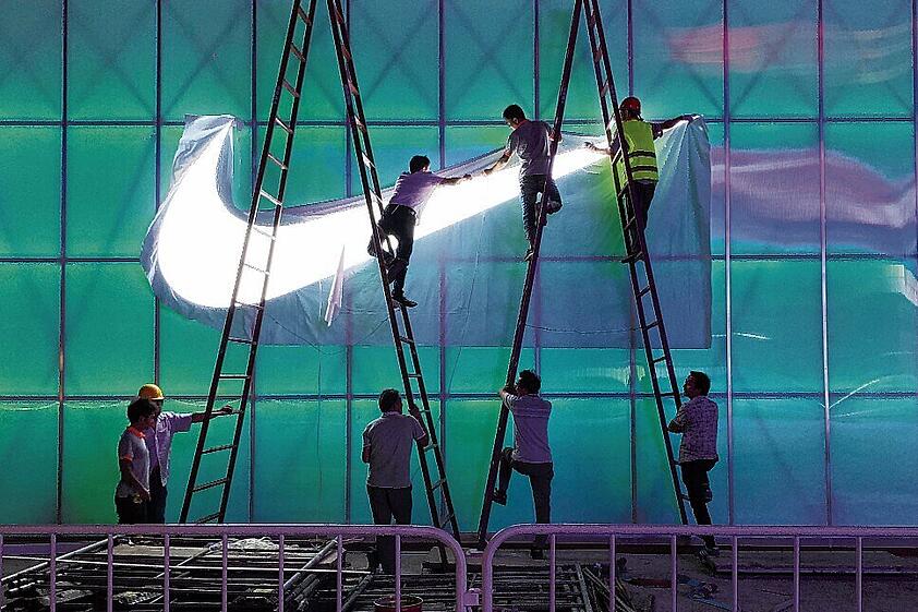 Strategen heben ihre Kursziele für Nike an