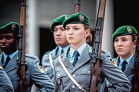 Neue Soldaten auf freiwilliger Basis – vorerst